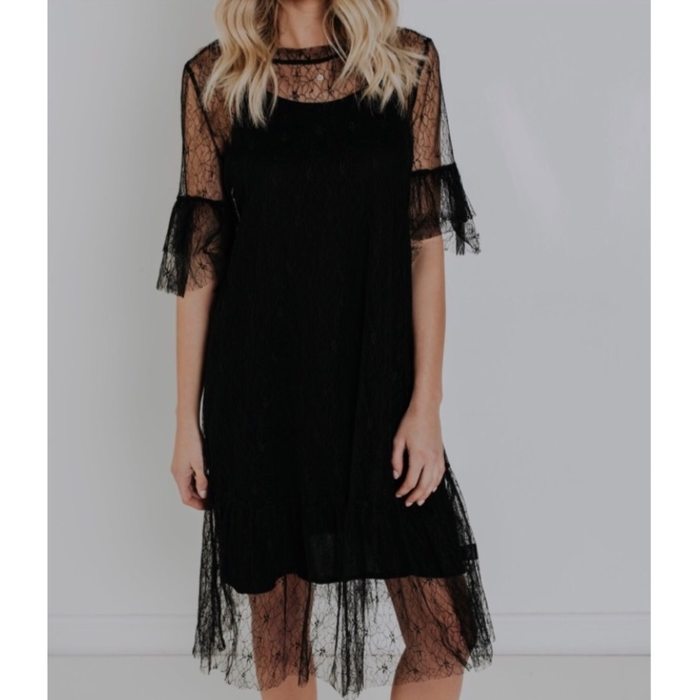 ✨SOLD✨ NWT VICI DOLLS Lace Circle Dress